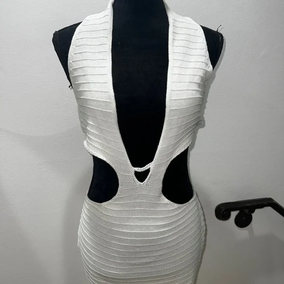 PrettyLittleThing White Cut-Out Maxi Dress - Picture 6 of 12